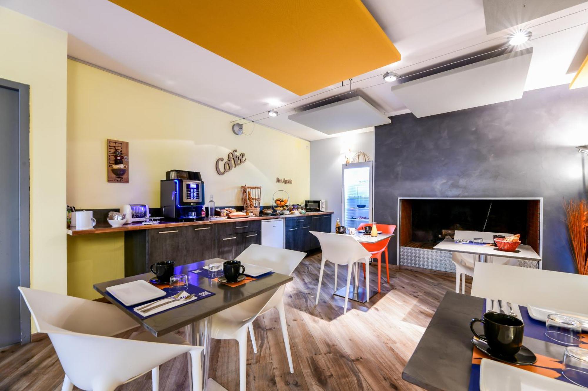 Logis Hotel & Restaurant Le Cadet De Gascogne Saint-Justin  Dış mekan fotoğraf